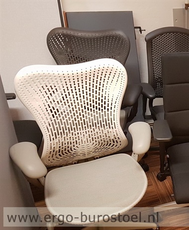Witteveen houdt uitverkoop showroommodelen bureaustoelen